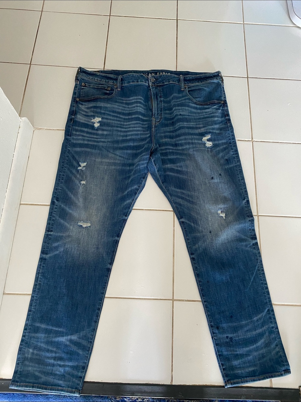 American Eagle Outfitters Men’s Faded Distressed Blue Straight Jeans